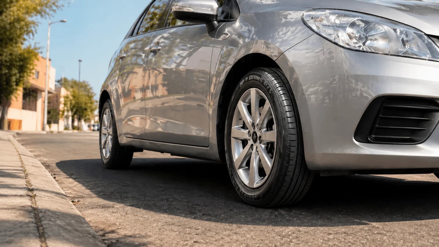 Auto de uso diario con neumático 195/65R15 Dunlop SP TOURING R1